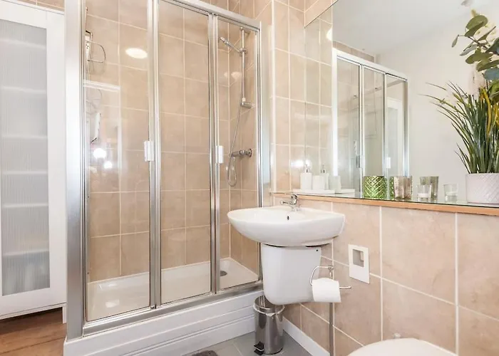 Shoppers Oasis - Heart Of Centre - Pass The Keys * リーズ