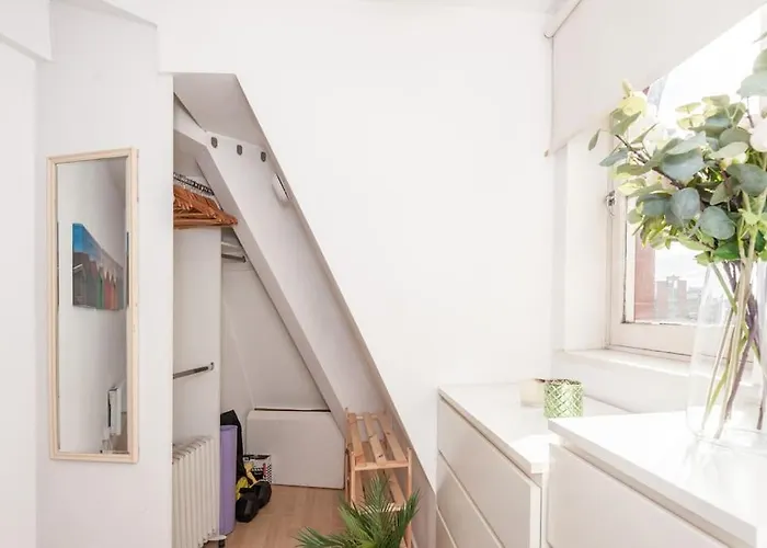 Shoppers Oasis - Heart Of Centre - Pass The Keys リーズ