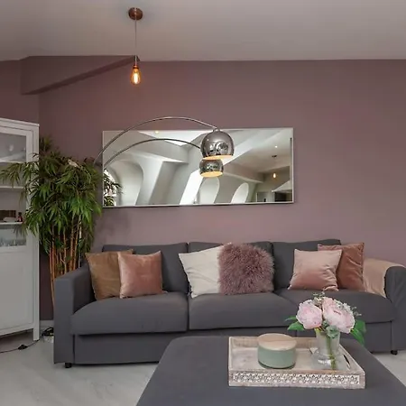 Shoppers Oasis - Heart Of Centre - Pass The Keys Leeds (West Yorkshire)