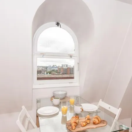 Pass The Keys Shoppers Oasis - Heart Of Centre Apartment