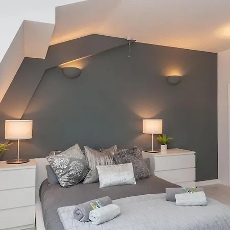 Shoppers Oasis - Heart Of Centre - Pass The Keys * Leeds (West Yorkshire)