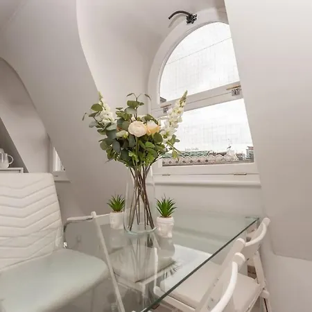 Shoppers Oasis - Heart Of Centre - Pass The Keys * Leeds (West Yorkshire)