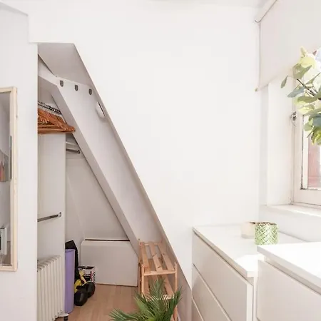 Shoppers Oasis - Heart Of Centre - Pass The Keys Leeds (West Yorkshire)