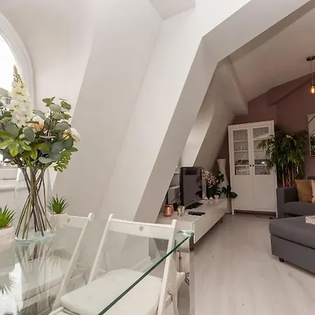 Pass The Keys Shoppers Oasis - Heart Of Centre Apartment