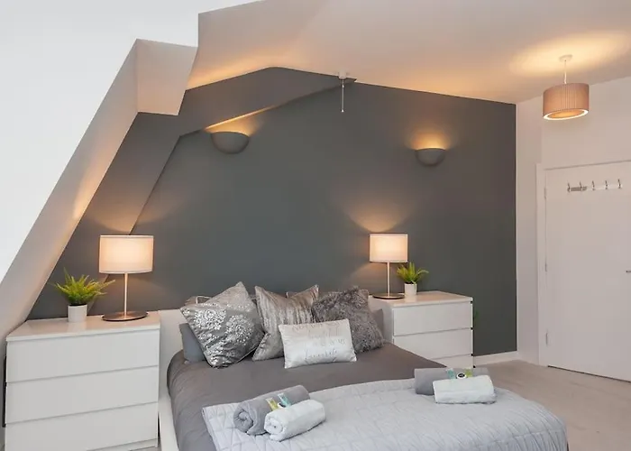 Shoppers Oasis - Heart Of Centre - Pass The Keys * Leeds (West Yorkshire)