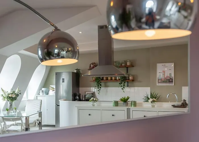 Shoppers Oasis - Heart Of Centre - Pass The Keys Leeds (West Yorkshire)