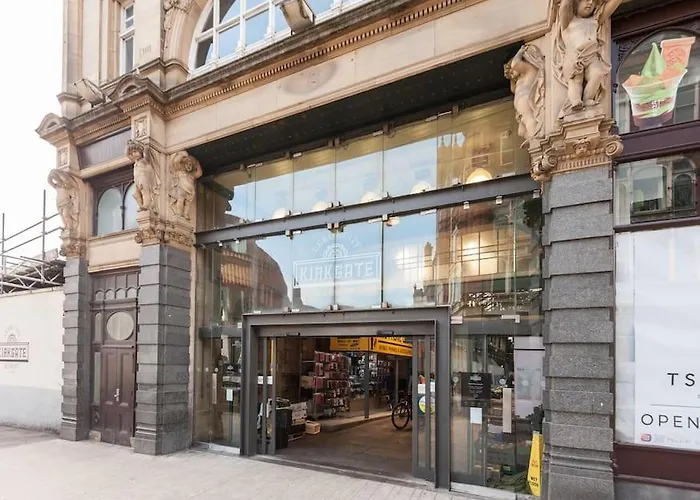 Shoppers Oasis - Heart Of Centre - Pass The Keys * Leeds (West Yorkshire)