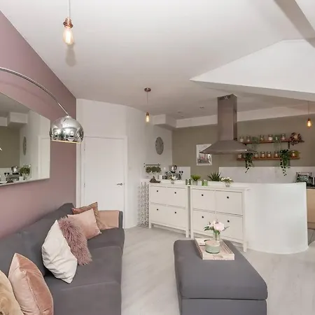 Apartament Shoppers Oasis - Heart Of Centre - Pass The Keys *