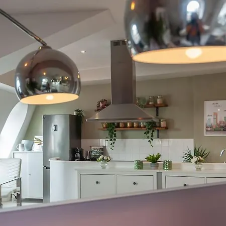 Shoppers Oasis - Heart Of Centre - Pass The Keys Leeds (West Yorkshire)