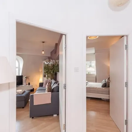 Shoppers Oasis - Heart Of Centre - Pass The Keys Apartament *